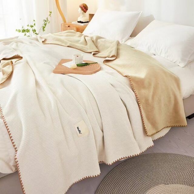 Thin Air Conditioning Nap Blanket for Office, Sofa, and Travel Use