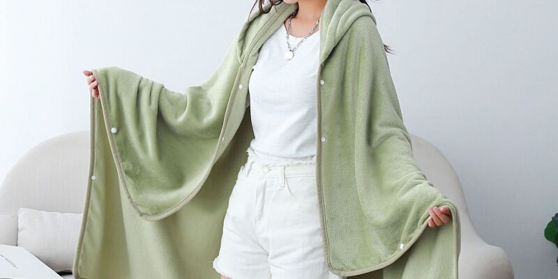 Multifunctional Fleece Cloak Blanket for Office Nap Kids Shoulder Throw Wrap (1) Wearable Cloak Flannel Blanket for Kids and Office Nap Use