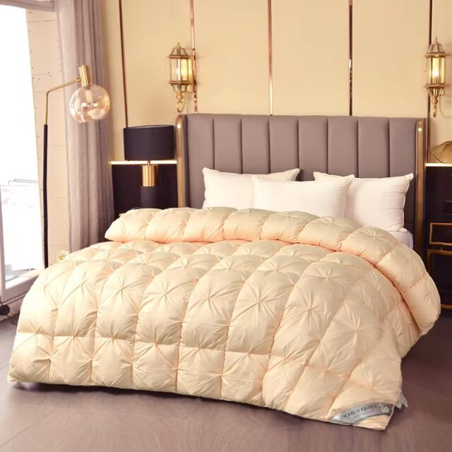 Minimalist Thick Warm Comforter & Duvet for Home and Hotel (8) Simple Thick Warm Bed Linen Comforter & Duvet Supplier