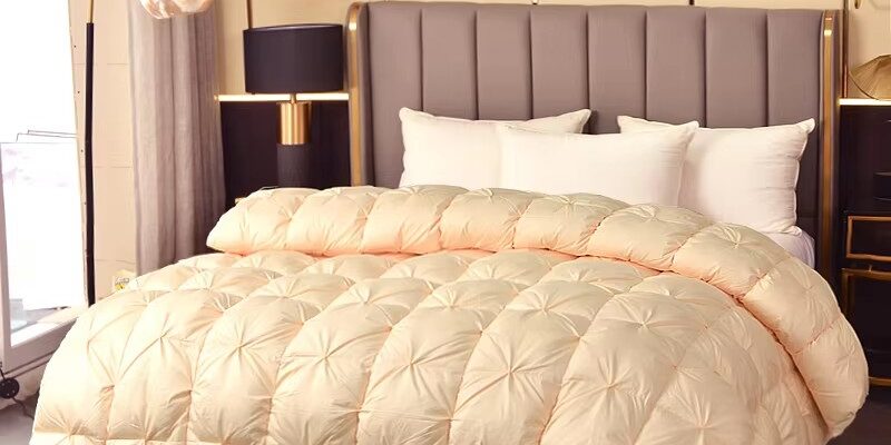 Minimalist Thick Warm Comforter & Duvet for Home and Hotel (8) Simple Thick Warm Bed Linen Comforter & Duvet Supplier